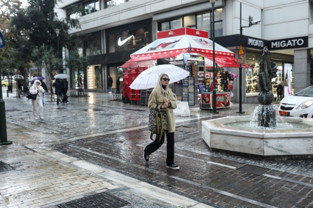 Καιρός: Πέφτει κι άλλο η θερμοκρασία – Πού θα βρέξει