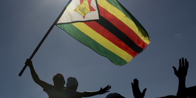 Η Ζιμπάμπουε αλλάζει νόμισμα και υιοθετεί τον “Χρυσό της Ζιμπάμπουε”