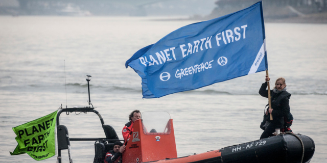 Aκτιβιστές της Greenpeace στη G20 στον Ρήνο