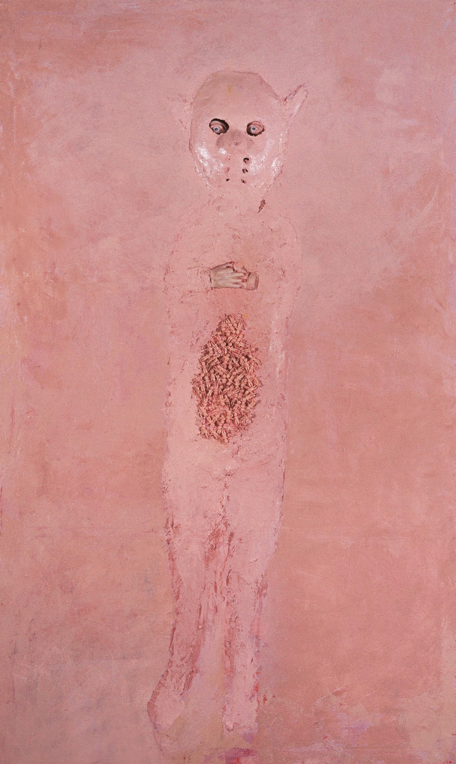 Penny SiopisWho is Pinky Pinky?, 2002 Λάδι και ευρεθέντα αντικείμενα σε καμβά 152 x 91 εκ. Ιδιωτική Συλλογή Teresa Lizamore, Johannesburg Φωτογραφία: Ευγενική παραχώρηση της καλλιτέχνιδας  