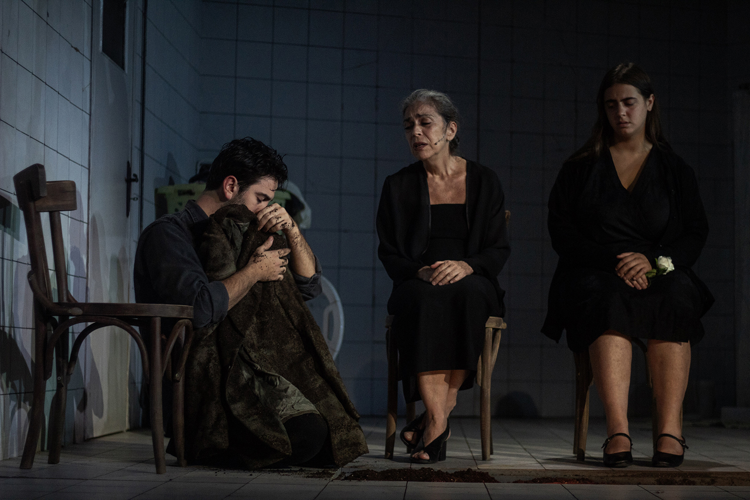 Taverna Miresia* – Mario, Bella, Anastasia