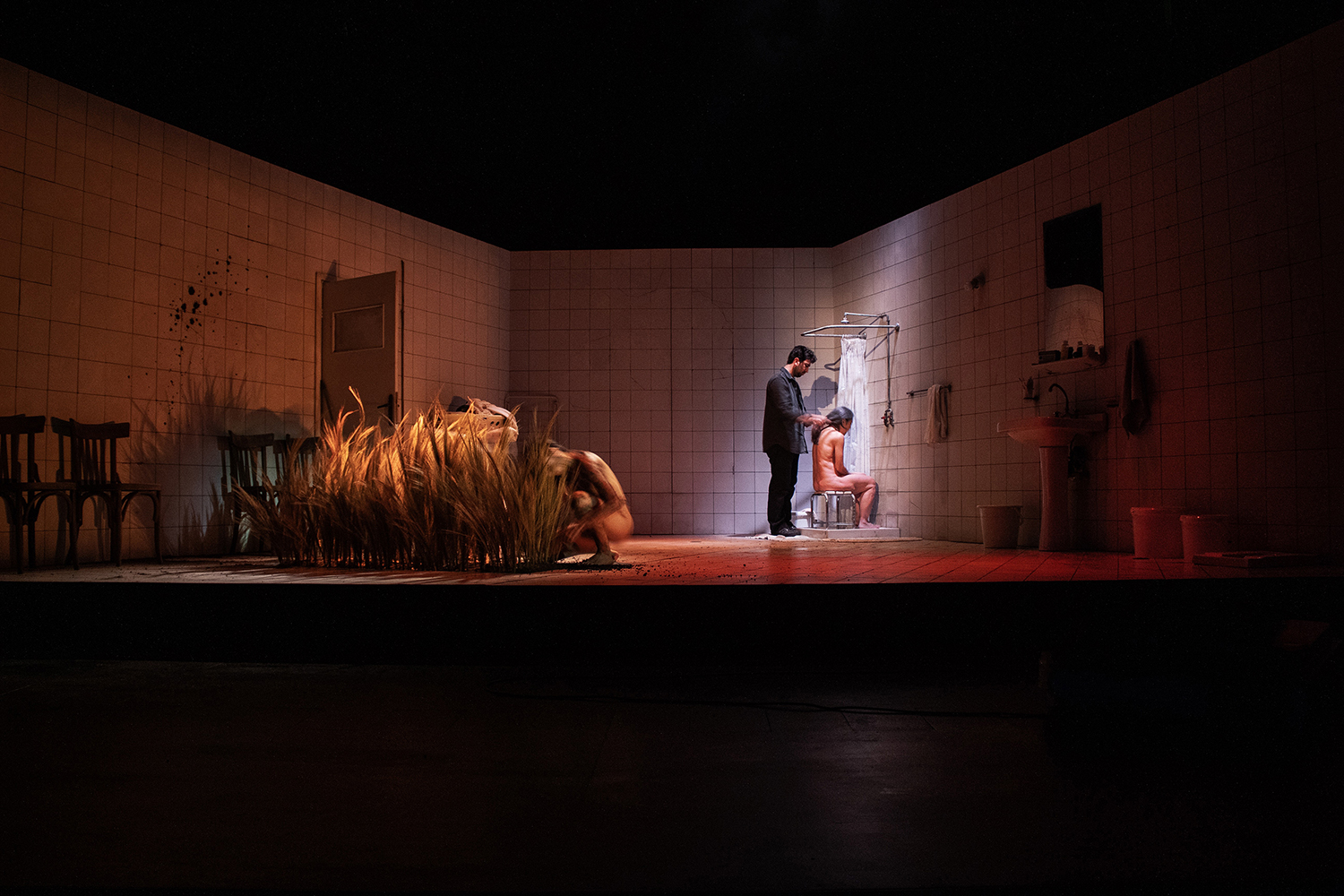 Taverna Miresia* – Mario, Bella, Anastasia