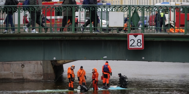 Πτώση λεωφορείου στον ποταμό Μόικα της Αγίας Πετρούπολης