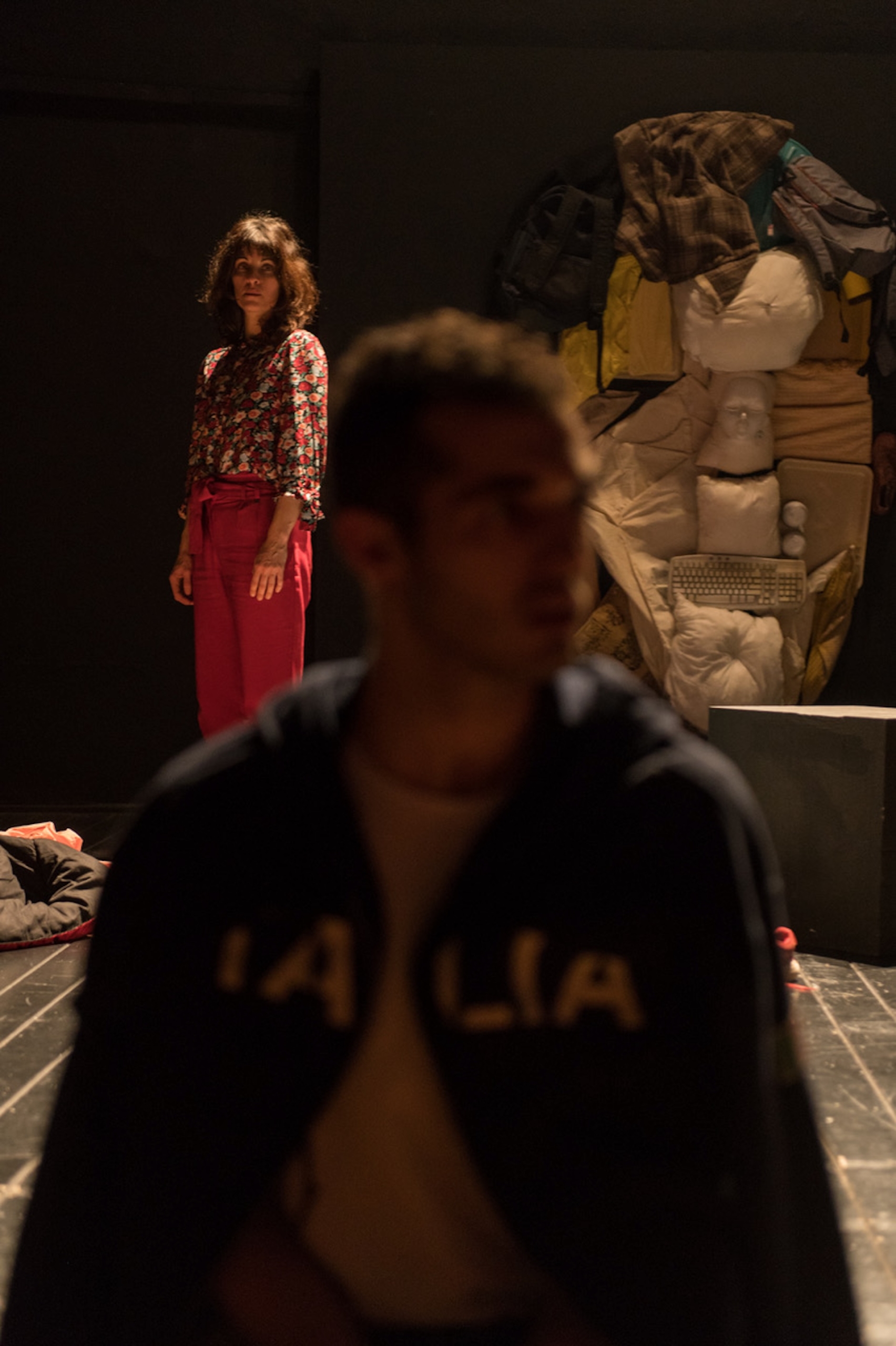 801,5 μ. | Μια παράσταση θεάτρου - ντοκουμέντο