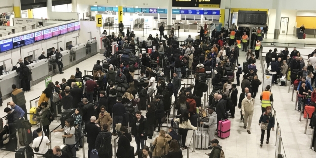 Βρετανία: Εκκενώθηκε το αεροδρόμιο Gatwick μετά από συναγερμό για φωτιά