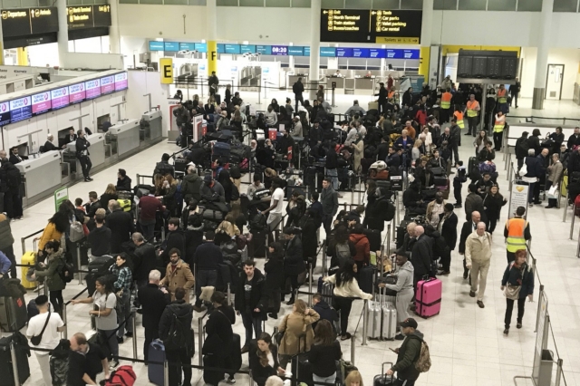 Βρετανία: Εκκενώθηκε το αεροδρόμιο Gatwick μετά από συναγερμό για φωτιά