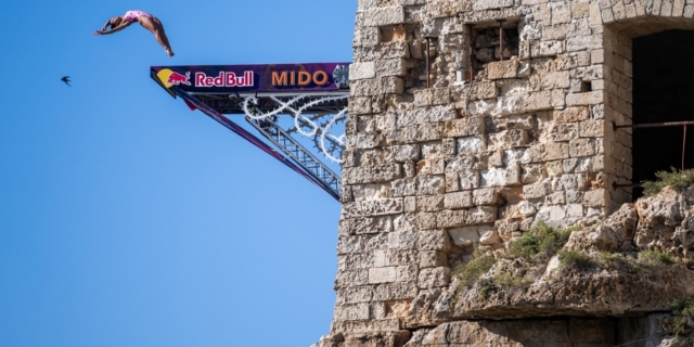 Red Bull Cliff Diving: Το πιο θεαματικό event της χρονιάς έρχεται σε μία μόνο ημέρα