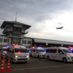 Σοκαριστικές μαρτυρίες από την πτήση με νεκρό και δεκάδες τραυματίες
