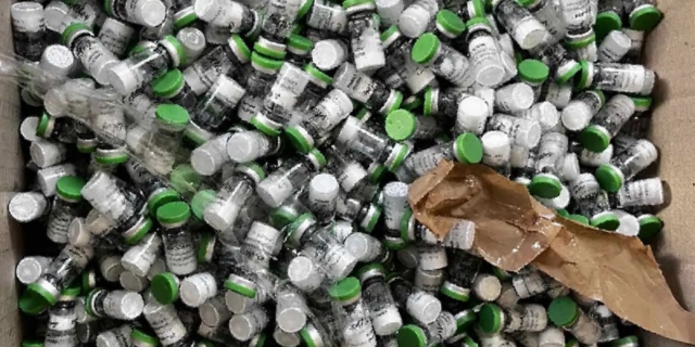 Συσκευασίες αναβολικών ουσιών που βρέθηκαν στην κατοχή των συλληφθέντων