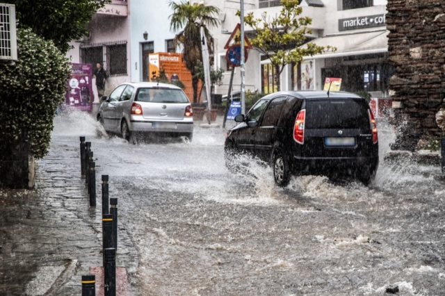 Έντονη βροχόπτωση στα Κάστρα της Θεσσαλονίκης, Πέμπτη 9 Μαΐου 2024