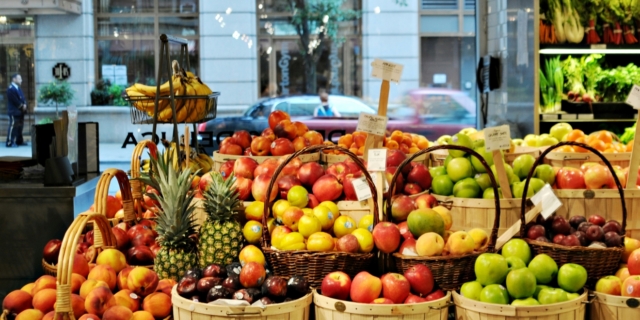 Με επιταγές 3 και 6 ευρώ, όλοι επιστρέφουμε