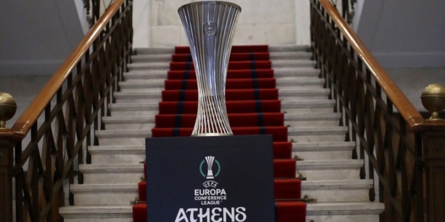 Το τρόπαιο του Conference League θα παραμείνει στην πλατεία Κοτζιά και δεν θα πάει το Σάββατο στη Νέα Φιλαδέλφεια