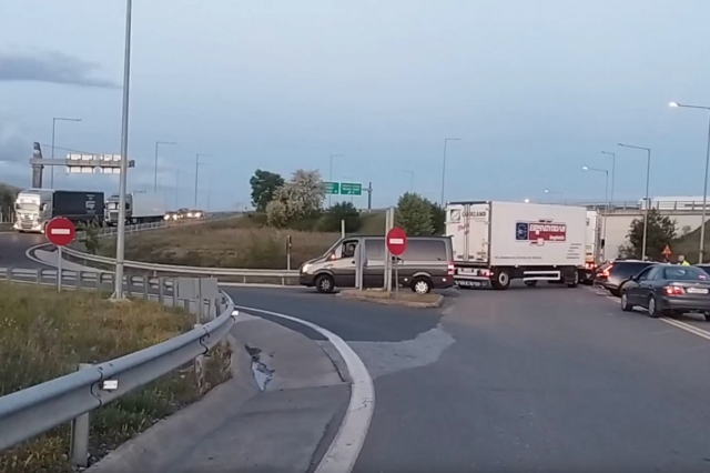 Εγνατία: Φωτιά σε εν κινήσει φορτηγό μέσα σε σήραγγα – Διακοπή κυκλοφορίας