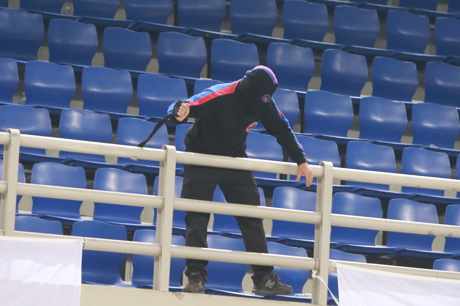 Επεισόδια μεταξύ οπαδών Πανιωνίου - Ηρακλή και αστυνομίας