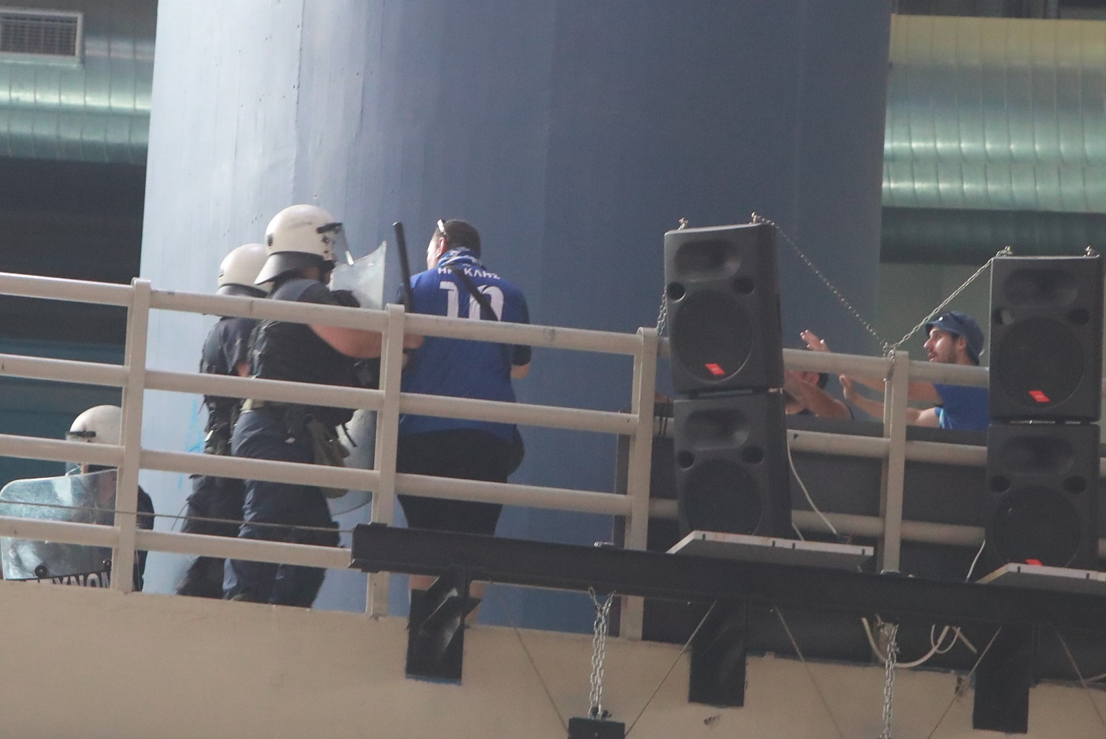 Επεισόδια μεταξύ οπαδών Πανιωνίου - Ηρακλή και αστυνομίας