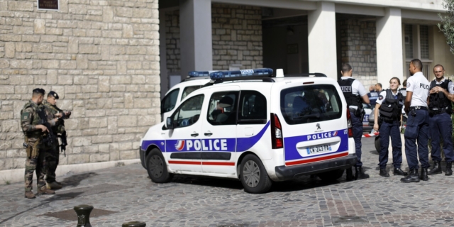 Συνελήφθη 39χρονος στην Γαλλία για απόπειρα ανθρωποκτονίας έξω από νυχτερινό κέντρο στην Πετρούπολη