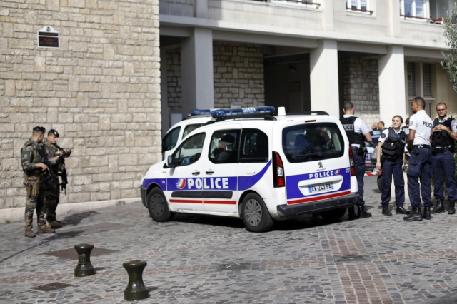 Συνελήφθη 39χρονος στην Γαλλία για απόπειρα ανθρωποκτονίας έξω από νυχτερινό κέντρο στην Πετρούπολη