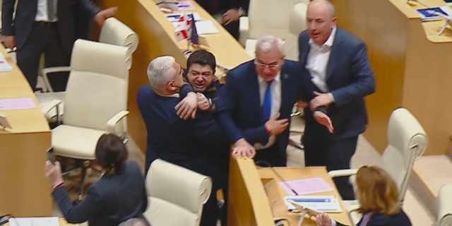 Βίαιο επεισόδιο στη Βουλή της Γεωργίας