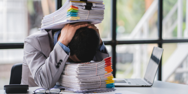 Eurostat: Πολλή δουλειά, λίγα λεφτά για τους Έλληνες – Πόσες ώρες εργάζονται την εβδομάδα