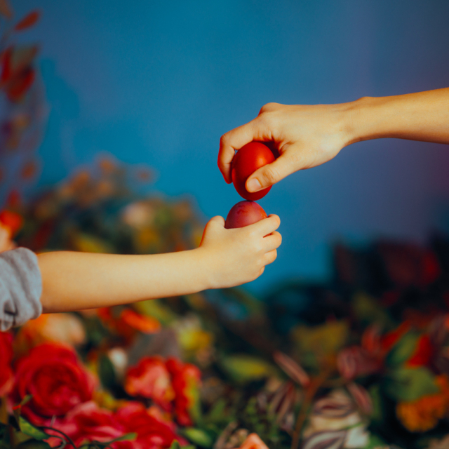 Πώς θα καταλάβεις αν ο ξινός συγγενής σού κάνει κομπλιμέντο ή σε προσβάλλει;