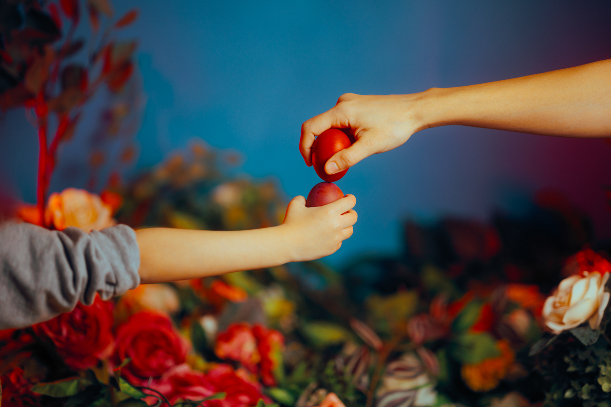 Πώς θα καταλάβεις αν ο ξινός συγγενής σού κάνει κομπλιμέντο ή σε προσβάλλει;
