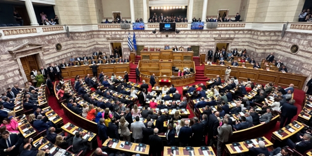 Συμμετέχει κανείς στη δημόσια διαβούλευση;