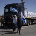 Ισραηλινοί βανδάλισαν ανθρωπιστική βοήθεια για τη Γάζα - "Δεν θα φτάσει κανένα τρόφιμο"