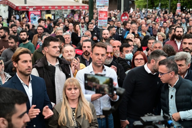 Ο Στέφανος Κασσελάκης στο συλλαλητήριο των εργαζομένων της ΛΑΡΚΟ