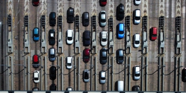 Πάσχα: Εικόνες από την μεγάλη έξοδο των εκδρομέων – 100% πληρότητα στα καράβια, ουρές στα διόδια