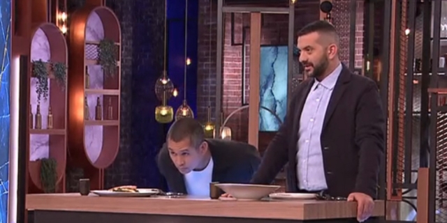 Masterchef: Ο Κοντιζάς ακόμα προσπαθεί να καταλάβει τι θέλει να φτιάξει ο Κούρτογλου