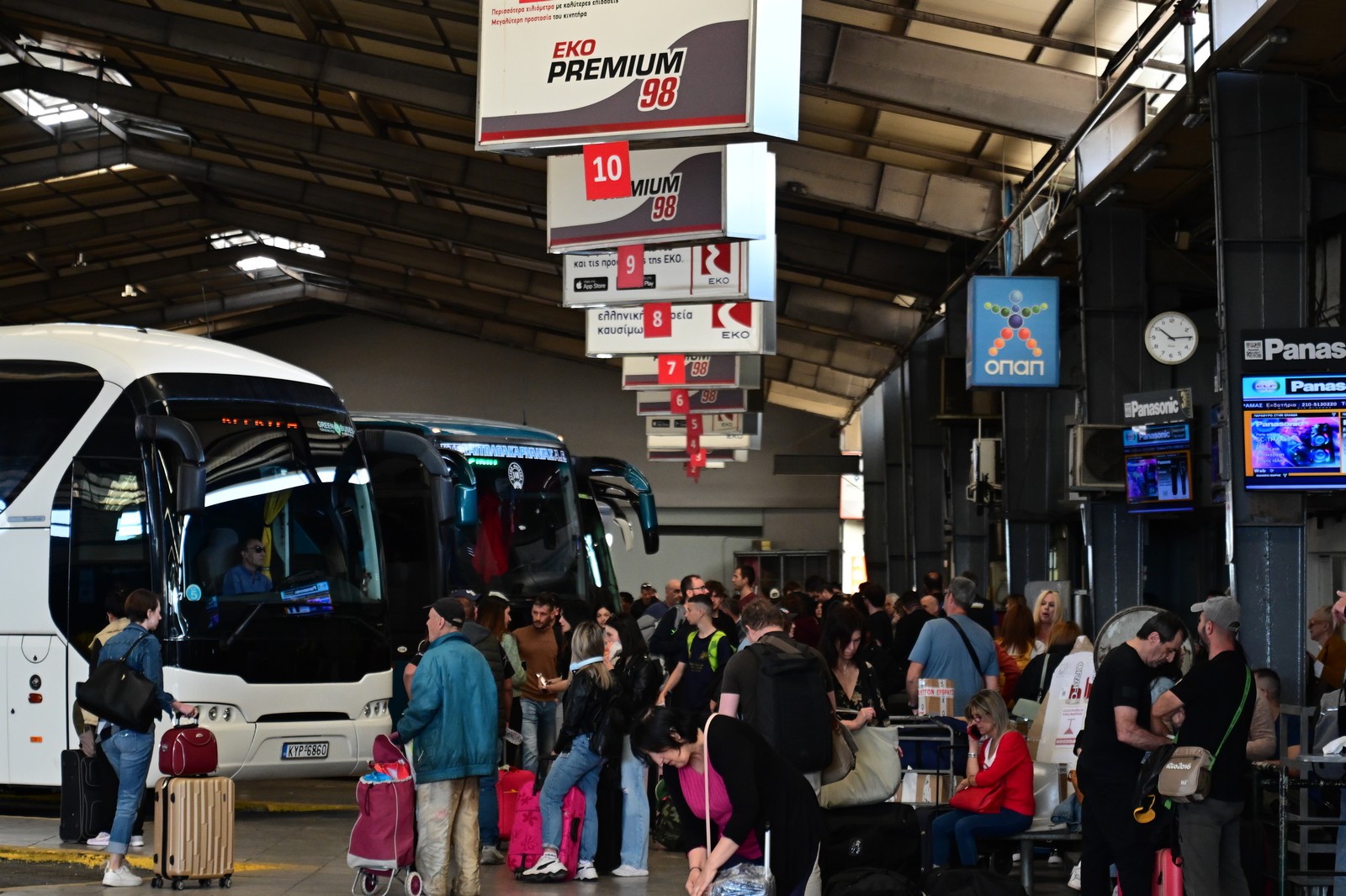 Στιγμιότυπο από το ΚΤΕΛ Κηφισού, Μεγάλη Πέμπτη 2 Μαΐου 2024