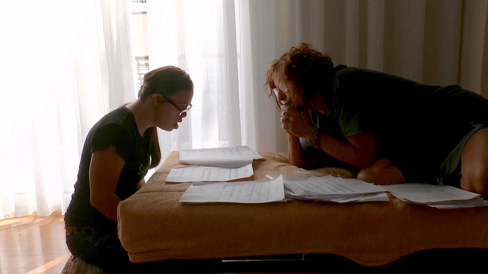 H Λώξη και η μητέρα της, Ελένη Δημοπούλου, κάνουν πρόβα