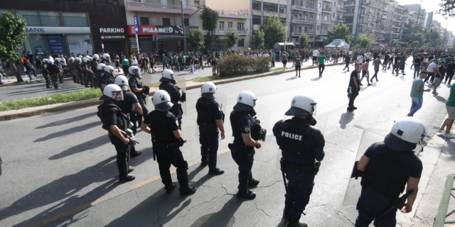 Παναθηναϊκός: Επεισόδια με χημικά και συλλήψεις στο συλλαλητήριο κατά του Γιάννη Αλαφούζου