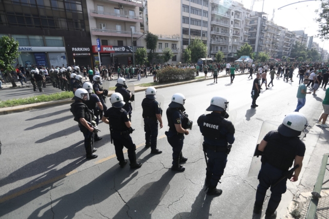 Παναθηναϊκός: Επεισόδια με χημικά και 10 προσαγωγές στο συλλαλητήριο κατά του Γιάννη Αλαφούζου