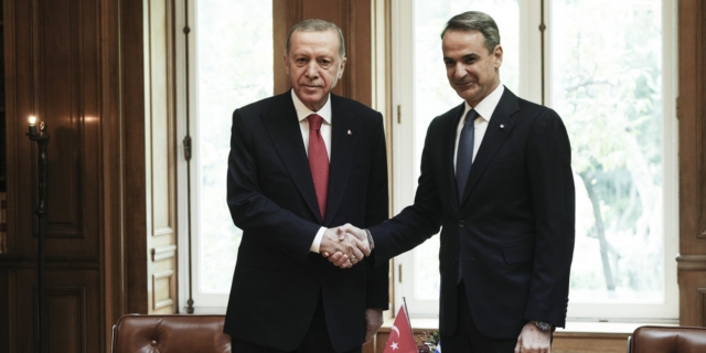 Συνάντηση Μητσοτάκη-Ενρτογάν στο Μέγαρο ΜΑξίμου