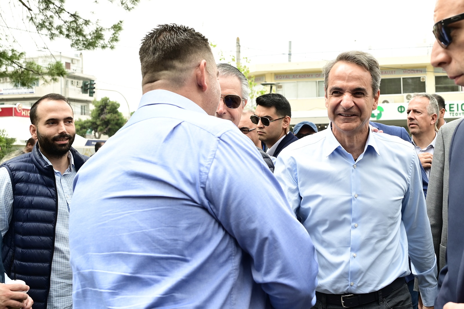 ΕΠΙΣΚΕΨΗ ΤΟΥ ΠΡΩΘΥΠΟΥΡΓΟΥ ΚΥΡΙΑΚΟΥ ΜΗΤΣΟΤΑΚΗ ΣΤΑ ΒΡΙΛΗΣΣΙΑ ΚΑΙ ΟΜΙΛIA ΣΕ ΠΟΛΙΤΕΣ