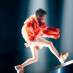 Τελικός Eurovision 2024: Η Ελβετία έσπασε τον "Κώδικα" για τη νίκη - Η τρομερή εμφάνιση του Nemo