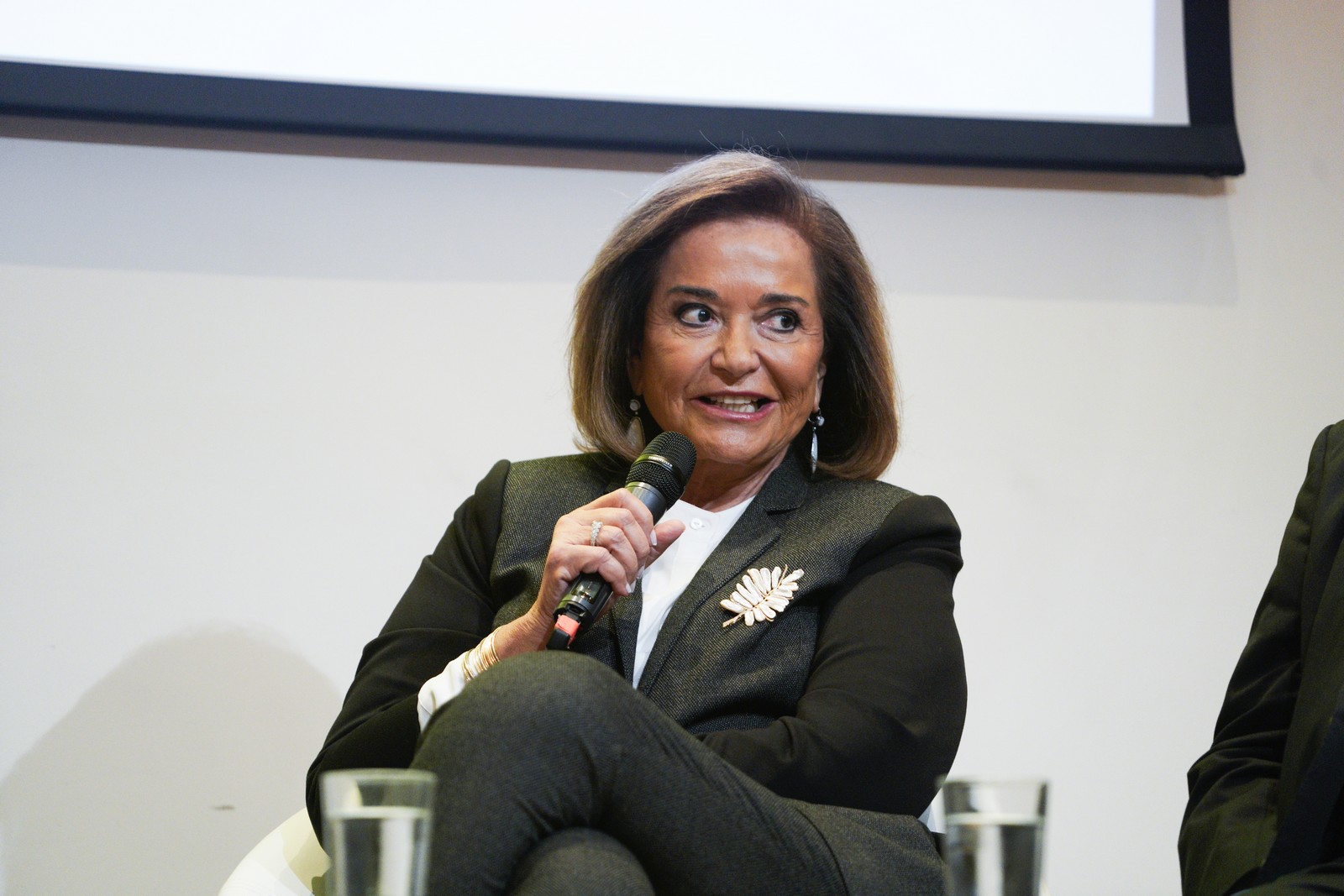 Η Ντόρα Μπακογιάννη ζητά την παραίτηση του Μακάριου Λαζαρίδη