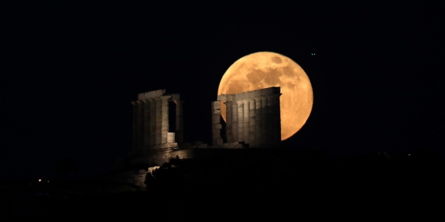 Πανσέληνος Μάϊου. Εικόνα αρχείου