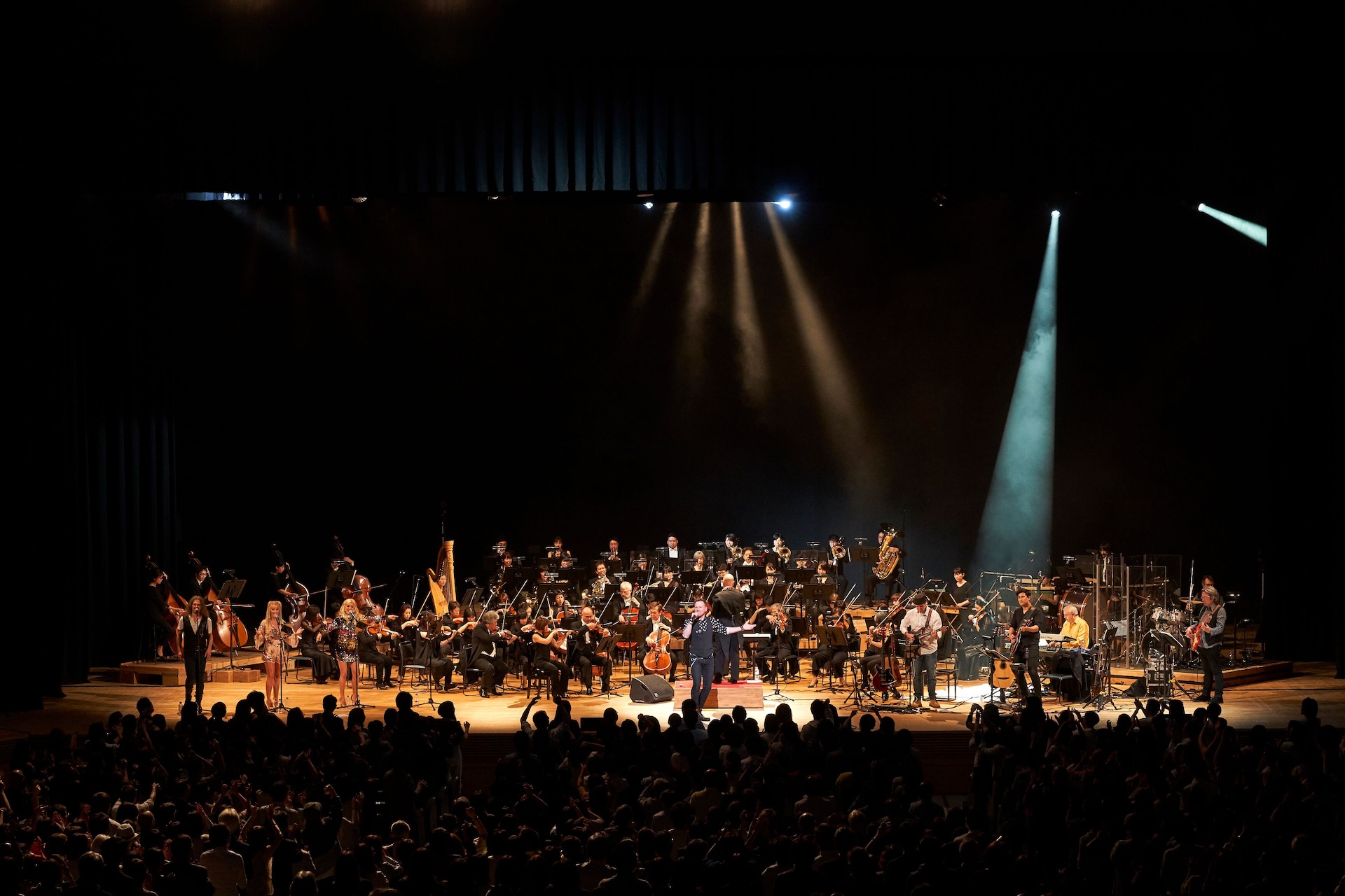 QUEEN SYMPHONIC- A ROCK AND ORCHESTRA EXPERIENCE