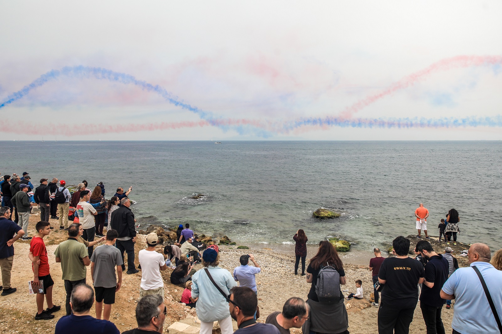 Επίδειξη του ακροβατικού σμήνους RED ARROWS της Βρετανικής Πολεμικής Αεροπορίας για την επέτειο της Μάχης της Κρήτης.