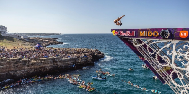 Red Bull Cliff Diving: Ελεύθερες καταδύσεις που δεν μοιάζουν με άλλες