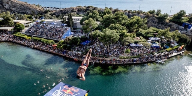 Red Bull Cliff Diving: Αθλητικό υπερθέαμα στην ειδυλλιακή Λίμνη Βουλιαγμένη