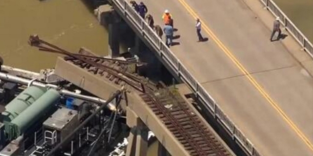 Τέξας: Πλοίο μεταφορών προσέκρουσε σε γέφυρα