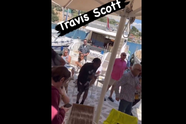 Travis Scott: Τα “έσπασε” σε ελληνικό γλέντι στο Μεγανήσι, χορεύοντας Καρρά