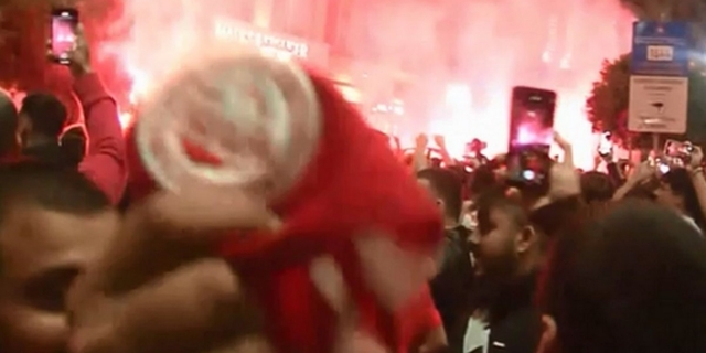 Ολυμπιακός: Πανζουρλισμός στο Πασαλιμάνι για την πρόκριση στον τελικό του Europa Conference League