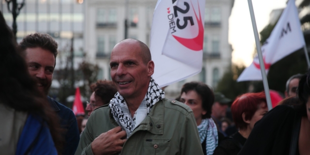 Ο Γιάνης Βαρουφάκης στη διαδήλωση για την Παλαιστίνη