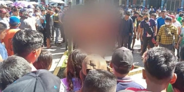 Βολιβία: Σοκαριστικό βίντεο – Λίντσαραν μέχρι θανάτου απαγωγείς ζευγαριού