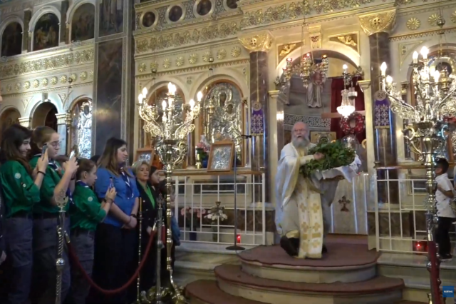 Πρώτη Ανάσταση σε Χίο και Νάξο – Viral ξανά ο “ιπτάμενος” ιερέας