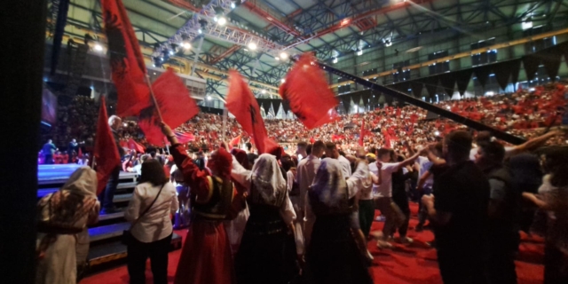 Χοροί πριν την ομιλία Ράμα στο Κλειστό Γαλατσίου